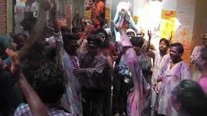 holi-7